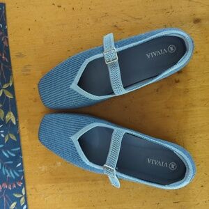 VIVAIA Mary Janes / Gently Squared Toe Flats / Size  7 1/2
